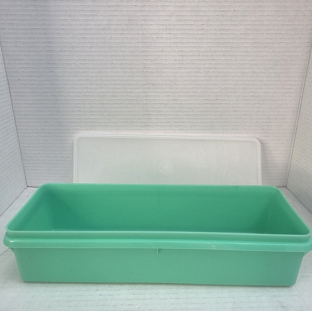Vintage Tupperware Bread/Celery/Vegetable Keeper #782-2 Jadeite Green 2 pieces